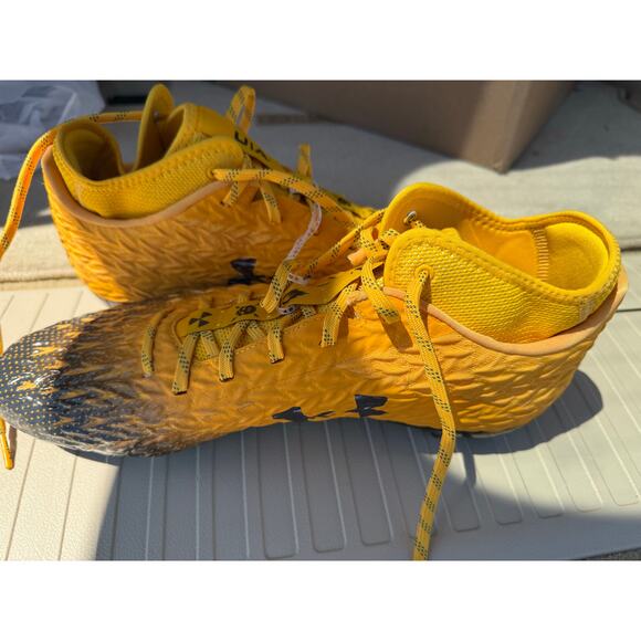 Under Armour Spotlight 4 MC Football Cleat Yellow Black Men’s SZ 13 3027977-700 main image 6